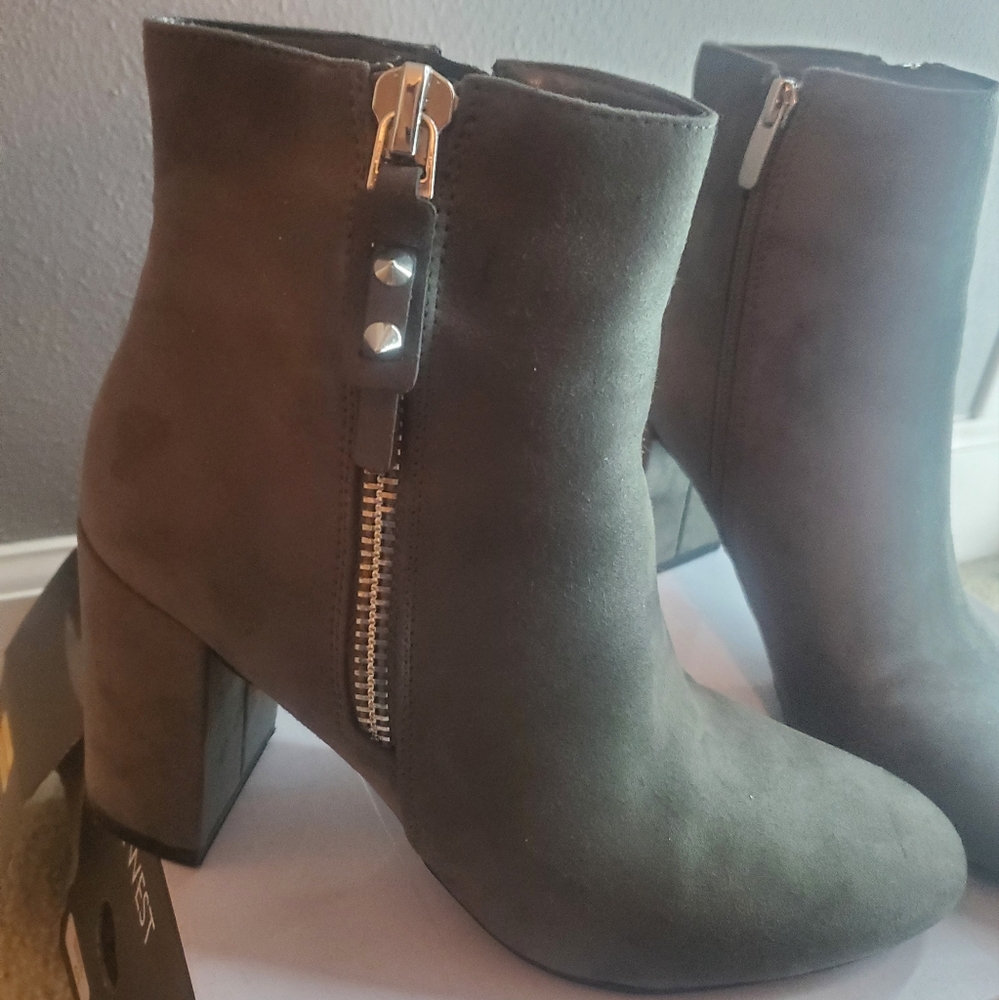 Nine West grey boots. 7 1/2 - Picture 5 of 5